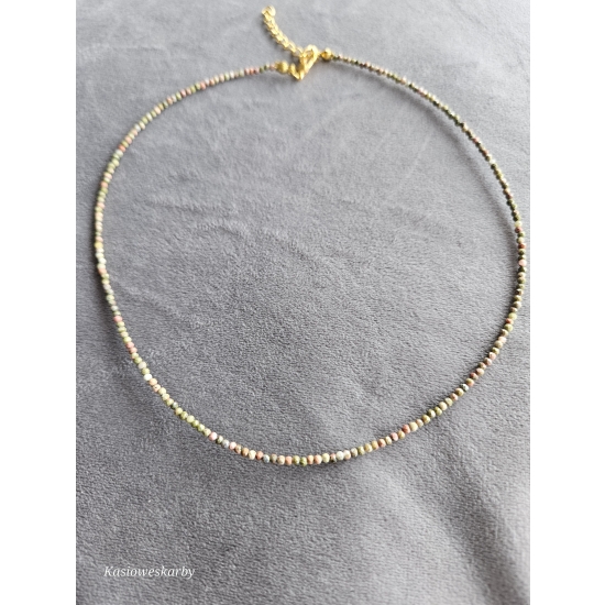 Naszyjnik z kamieni unakit